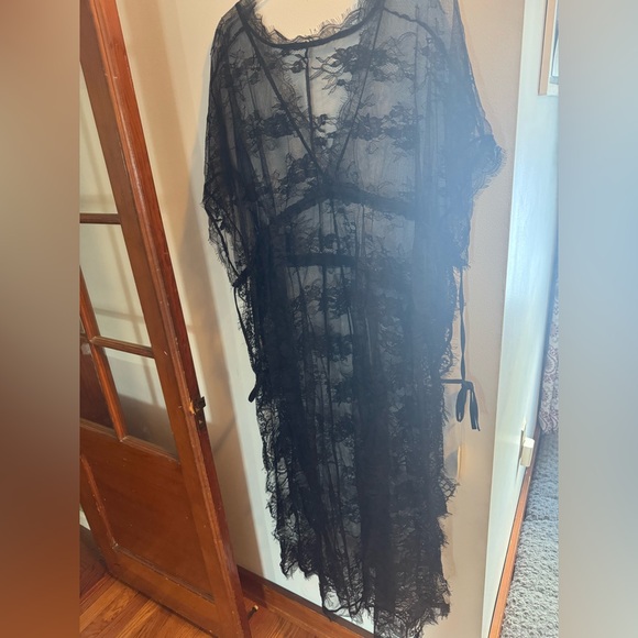 Elegant Black Lace Cover Up - Picture 4 of 12